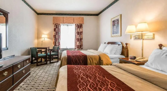Двухместный номер Standard Quality Inn & Suites Evansville North