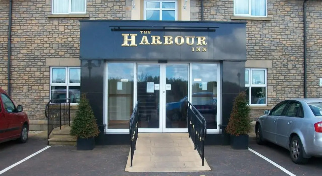 The Harbour Inn, Book Bed and Breakfast Hoteller i Wild Atlantic Way med parkering, Parkering