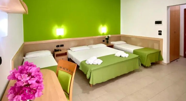 Четырёхместный номер Standard Marini Hotel