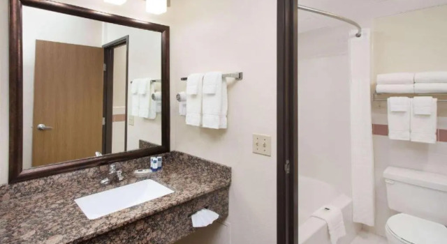 Номер Standard AmericInn by Wyndham Grundy Center