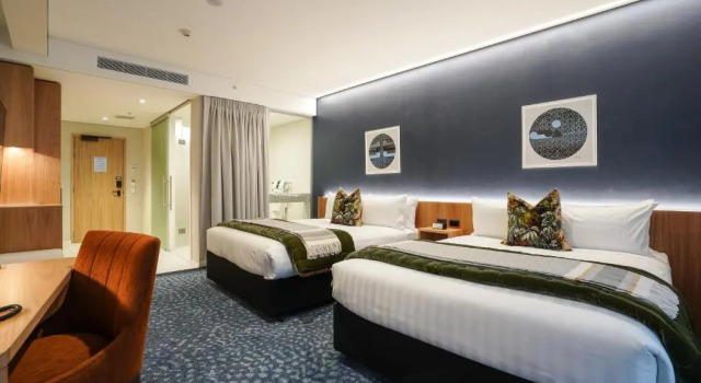 Четырёхместный номер Superior The Langlands Hotel