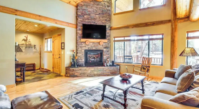 Fire Pit: Cozy Winter Cabin, 45 Mi to Sunrise Park, Rezerwuj Dom wakacyjny Wille w Show Low, Willa