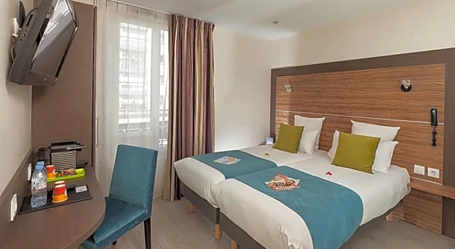 Номер Superior Hotel Apolonia Paris Montmartre; Sure Hotel Collection by Best Western