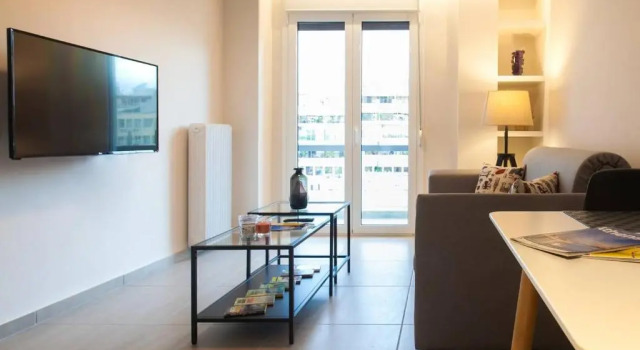 TONI'S Local choice apartment NEXT to Metro