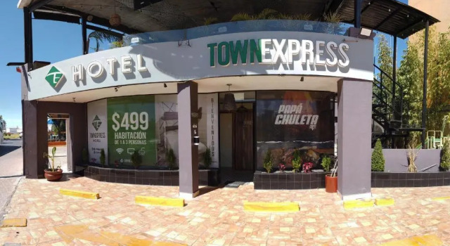 Hotel Town Express, Забронировать Отель Отели Дуранго 4 звезды, рядом с Pancho Villa Museum, 4*
