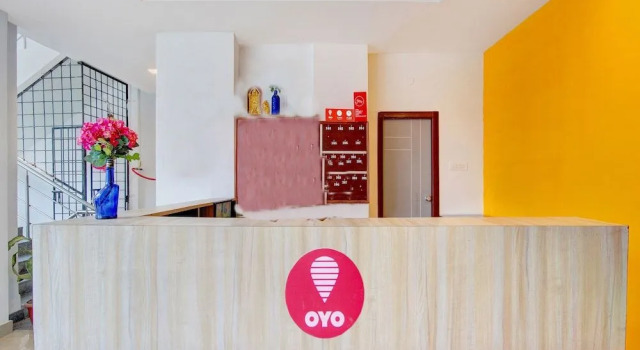 OYO 11670 Hotel Vishnu Priya Residency, Rezerwuj Hotel Surūrnagar 