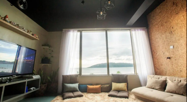 Кровать в общем номере (женский номер) Homy Seafront Hostel