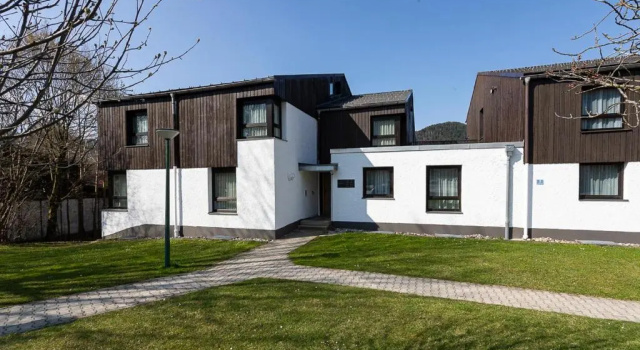 Maurers Schlierseetraum 1 hochwertige Erdgeschosswohnung mit allen Raffinessen erfreut sich auch Urlauber idealerweise für Paar mit Kindern geeignet und Vierbeiner Dank des tollen Zauns auf der Terrasse stylisch und edel von der Ausstattung mit 64 qm, Varaa Hotelli Hotellit Baijeri pysäköinnillä, Pysäköinti