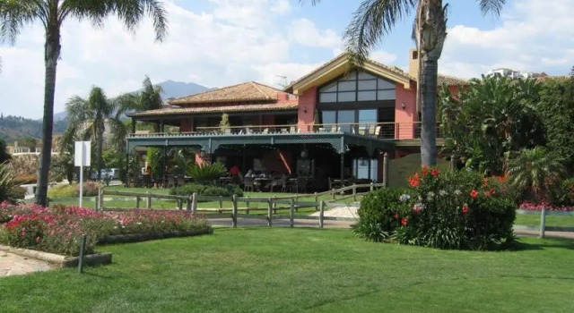 Marbella Benahavis Los Arqueros Golf & Country Club, Sleeps 7 plus 1 child, Забронировать Отель Отели Бенаавис с парковкой, Парковка