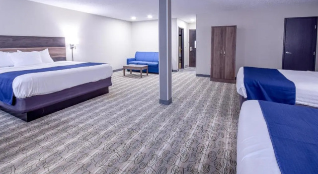 Шестиместный люкс Days Inn & Suites by Wyndham Wisconsin Dells
