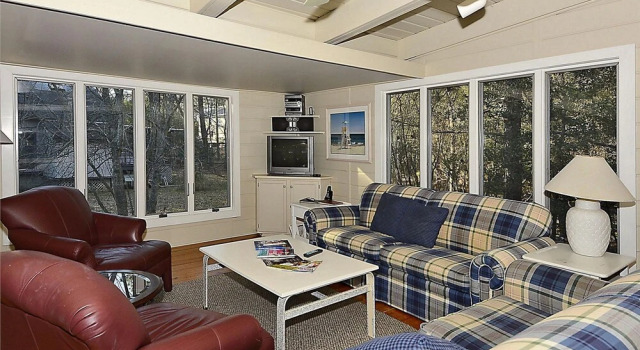 16 Robins Lane North Shores by Long & Foster, Buchen Sie Hotel North Shores USA