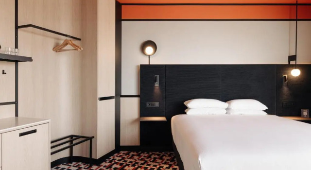 Двухместный номер Corner с видом на город и канал DoubleTree by Hilton Amsterdam Centraal Station