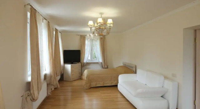 House on the Volga Zavidovo, Rezerwuj Dom wakacyjny Hotele w Central Russia z parkingiem, Parking