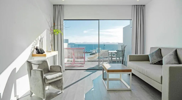 Двухместный номер Standard с видом на море CalaLanzarote Suites Hotel