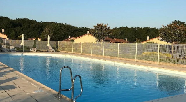 Коттедж Luxury с 2 комнатами Amazing holiday home in Les Forges with terrace