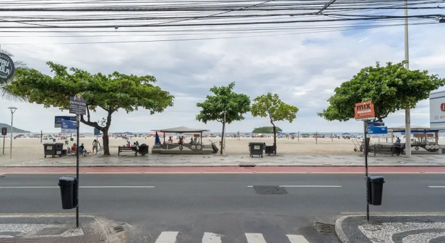 2 Bedroom apt 100m From th Central Beach BC Edg402