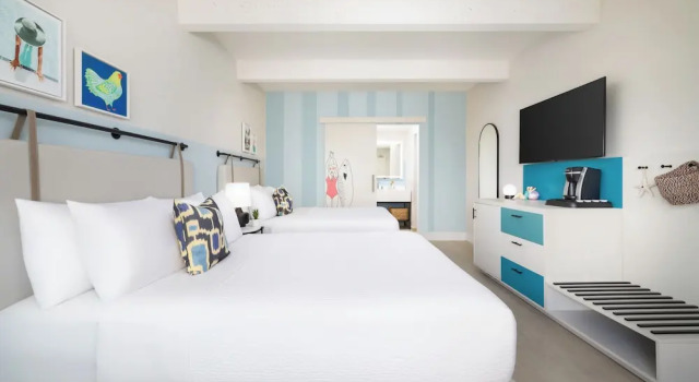 Четырёхместный номер Hearing Accessible Blue Flamingo Resort Key West