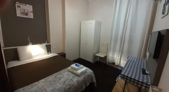Одноместный номер Standard с балконом Gira Guest House