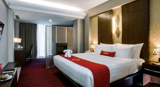 Полулюкс с видом на бассейн Emersia Hotel and Resort