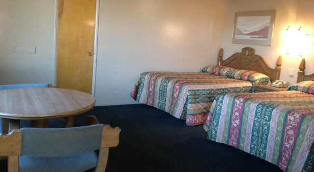 Четырёхместный номер Standard Apple Valley Motel