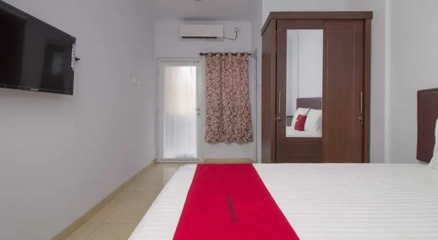 RedDoorz near Siloam Karawaci 2