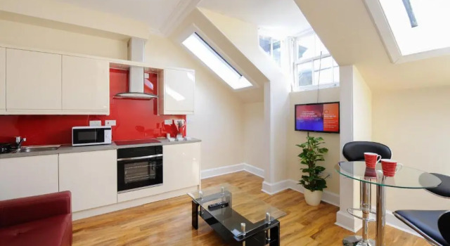 Люкс Deluxe Edinburgh City Suites