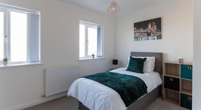 Air Host and Stay - 3 Bedroom new build sleeps 8 minutes from LFC free parking 16, Prenota Hotel Liverpool Merseyside