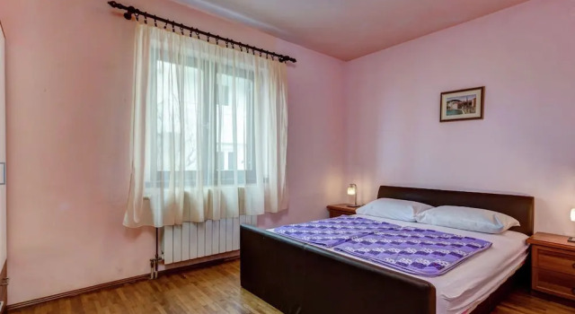 Spacious Holiday Home in Podstrana With Terrace, Забронировать Отель Отели Подстраны 3 звезды, рядом с Частный Пляж «Апартмани Лена», 3*