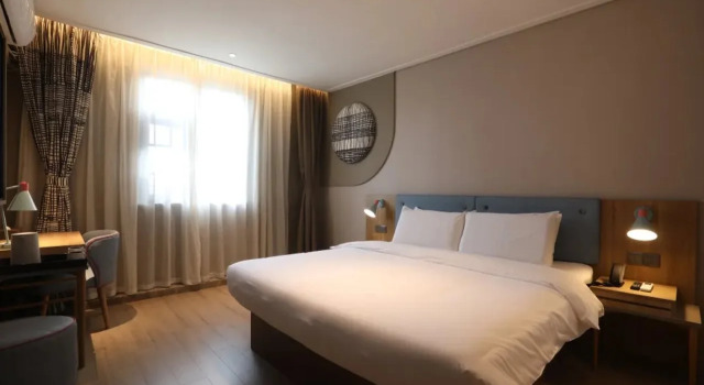 Home Inn (Hengyang Jingzhu Square Nanhua University)