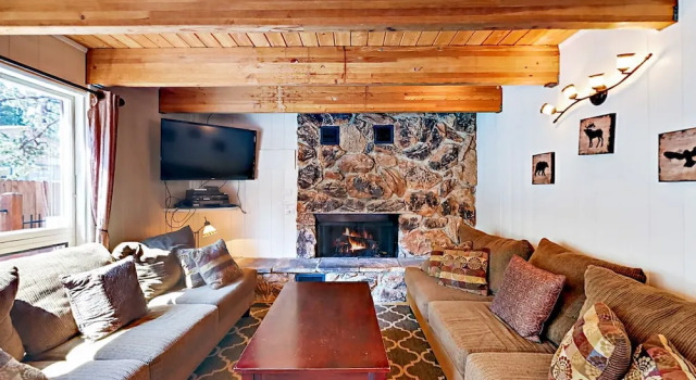 Large S. Lake Tahoe  W/ Hot Tub 6 Bedroom Home