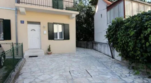 Villa Meri very central and beautiful apartment, Prenota Appartamento Splitska 