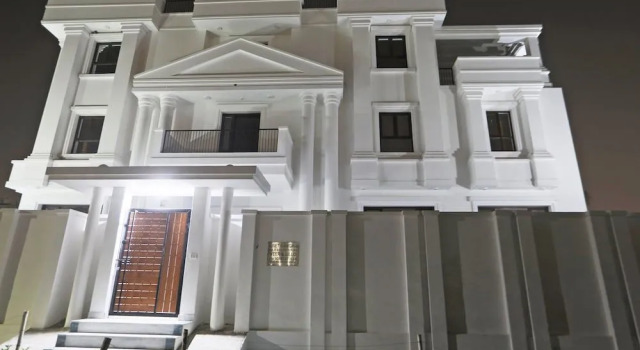 OYO 48900 Grand & Epic Inn, Забронировать Отель Нойда штат Уттар-Прадеш