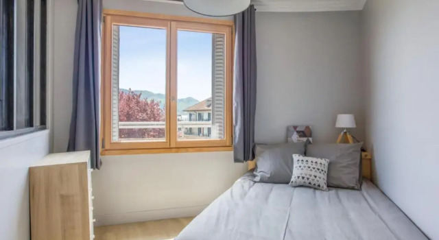 Modern 1br with terrace and a breathtaking view in Annecy, Забронировать Апартаменты/квартира Анси Озеро Анси