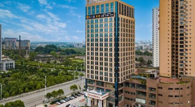 Vienna International Hotel (Huaihua City Government Square Store)