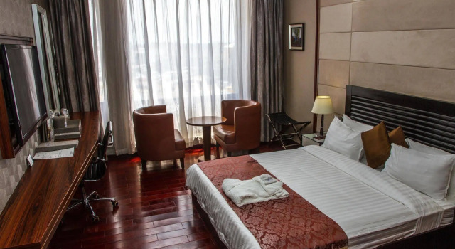 Airport Golden Tulip Hotel, Book Hotel Hotels in Lagos with a Pool, Swimming Pool