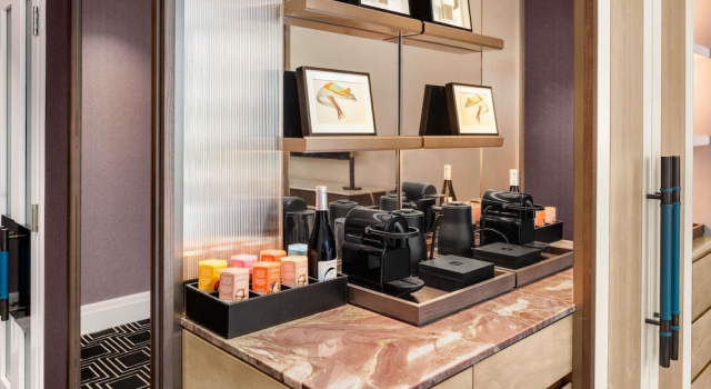 Четырёхместный номер Standard Sofitel Montreal Golden Mile
