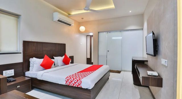 OYO 24028 Hotel Om Palace & Party Plot, Rezerwuj Hotel Bhavnagar Gujarat
