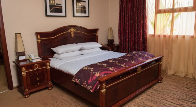 Deluxe Einzel Suite Crossroads Hotel