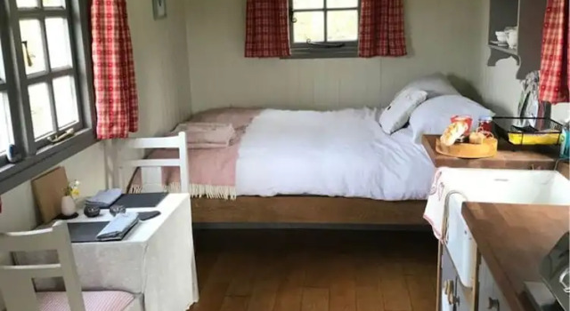 Номер Standard 1 Bed Shepherds Hut - Sleeps 2 -Wood Fired Hot Tub