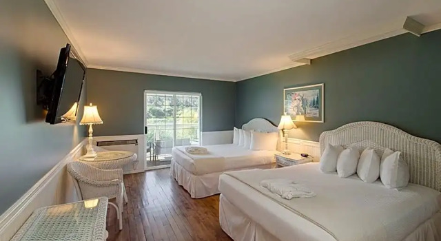 Четырёхместный номер Standard с видом на горы South Thompson Inn & Conference Centre