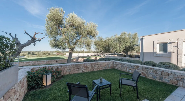 Полулюкс с видом на бассейн Villa Torre Bianca by Emily Hotels