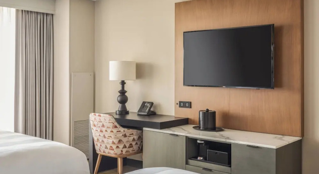 Четырёхместный номер Standard с балконом San Diego Marriott Mission Valley
