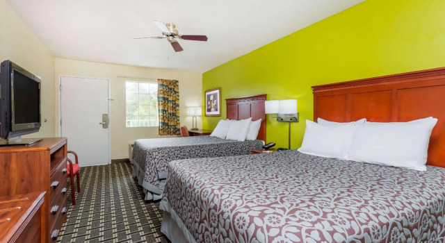 Четырёхместный номер Standard Days Inn by Wyndham Trenton