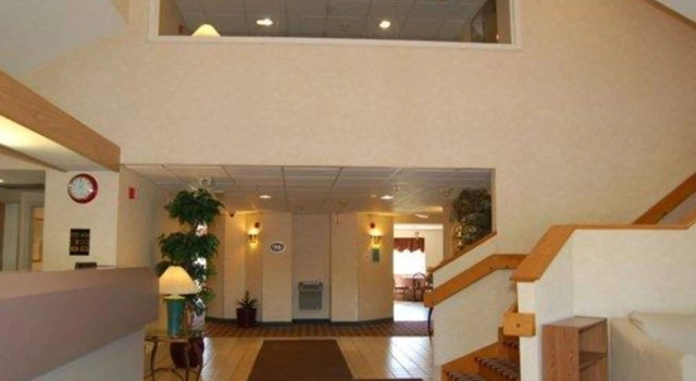 Rodeway Inn Willington, Varaa Hotelli Hotellit New England uima-altaalla, Uima-allas