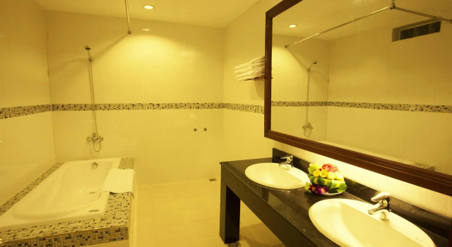 Четырёхместный номер Standard с балконом и с красивым видом из окна Anh Dao Mekong 2 Hotel