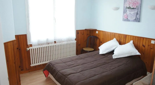 Hôtel de la place, Rezervovat Hotel Germigny-des-Prés 