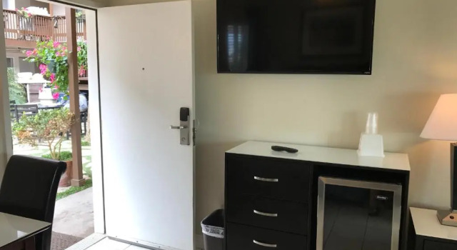 Четырёхместный номер Standard Ocean Beach Hotel