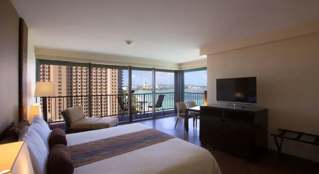 Номер Standard с балконом и с красивым видом из окна Guam Reef Hotel