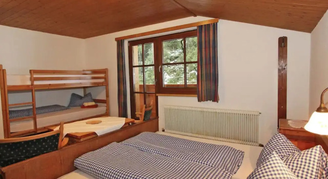 Quaint Chalet in Mayrhofen near Ski Lift, Забронировать Шале Виллы Майрхофен, Вилла