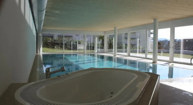 Апартаменты Indoor Swimming Pool, Sauna, Fitness, Private Gardens, Spacious Modern Apartment